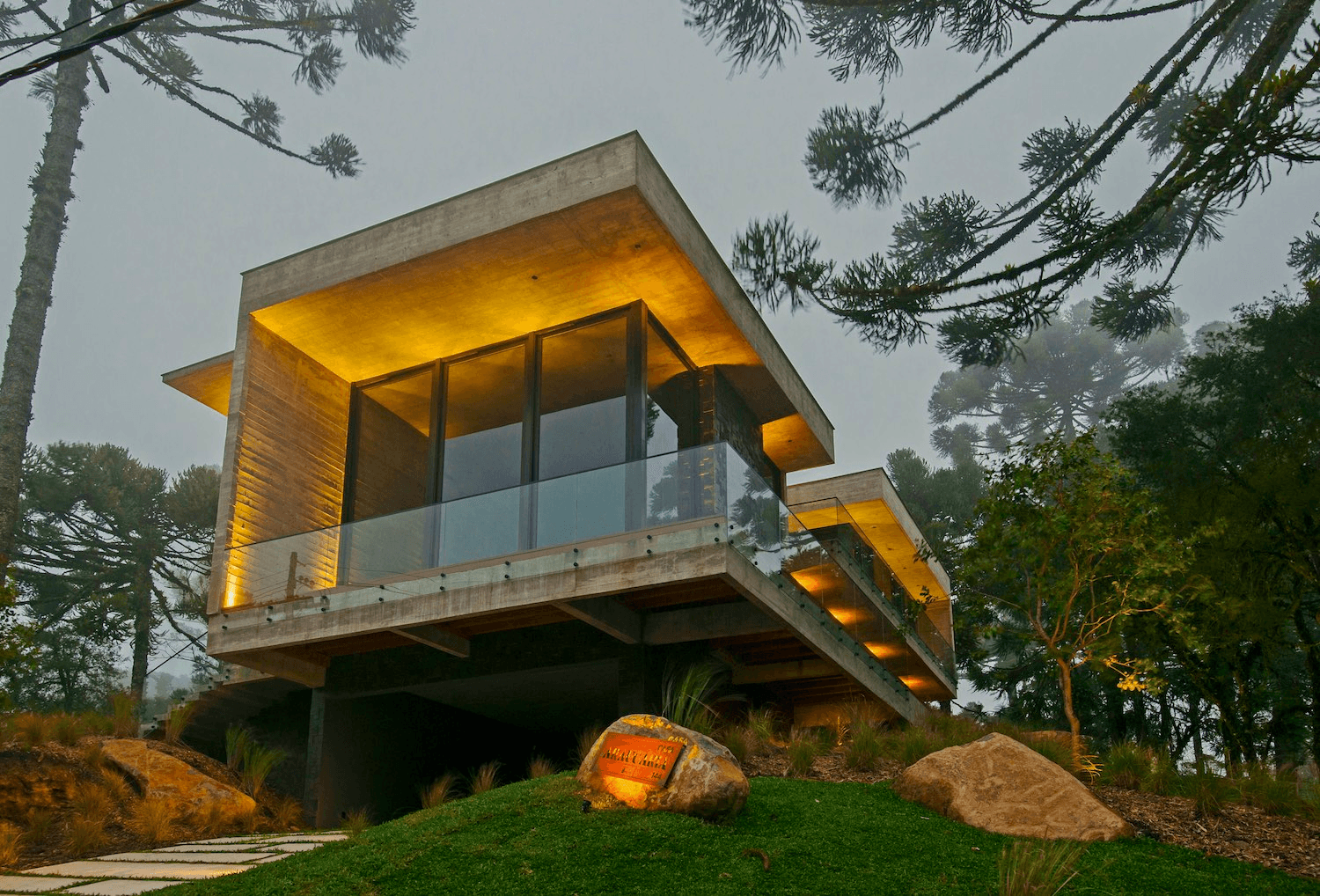 ეკოლოგიური კოტეჯი ბუნებრივ გარემოში